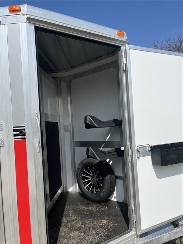 Trailer Photo 8