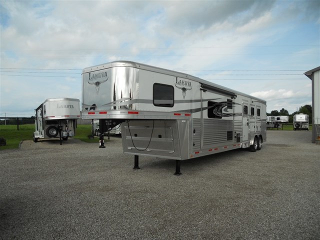 2017 Lakota 3H Big Horn 15' LQ w/ 9' Slide