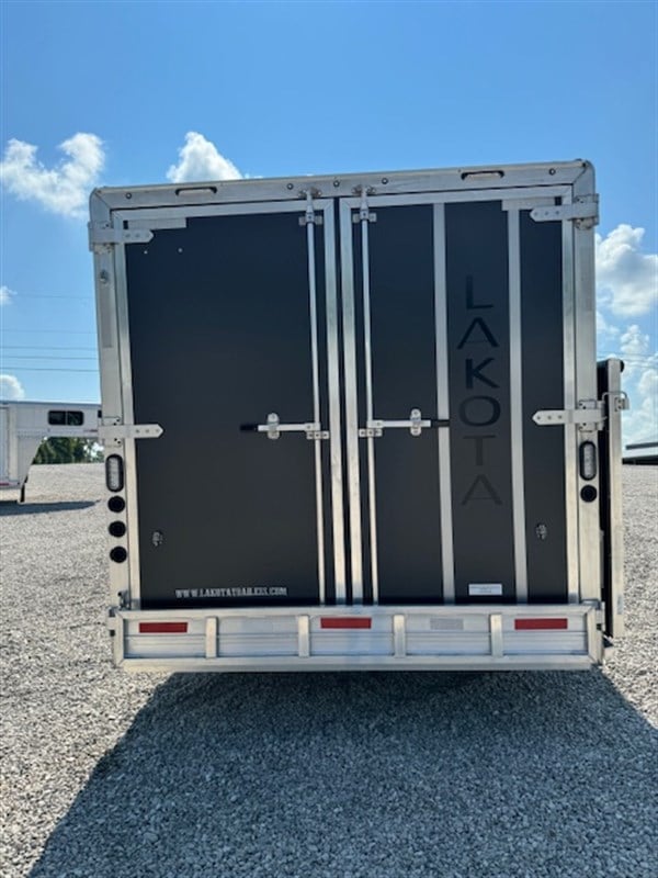 2024 Lakota 4h rear side load 13' lq with slide