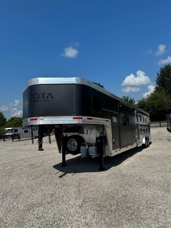 2024 Lakota 4h rear side load 13' lq with slide
