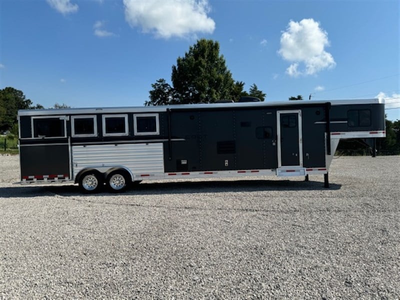 2024 Lakota 4h rear side load 13' lq with slide