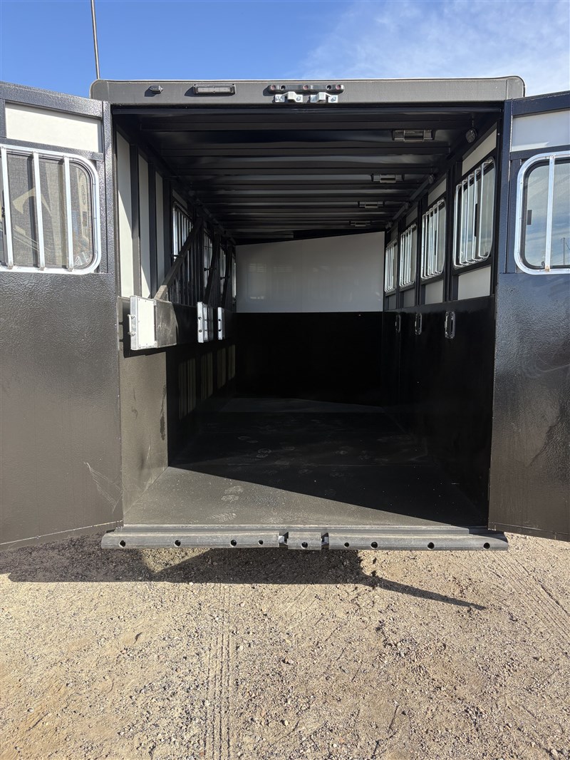 Trailer Photo 6