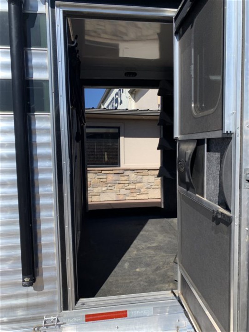 Trailer Photo 19