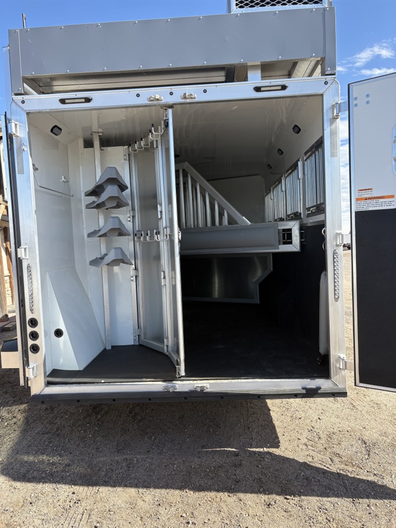 Trailer Photo 14