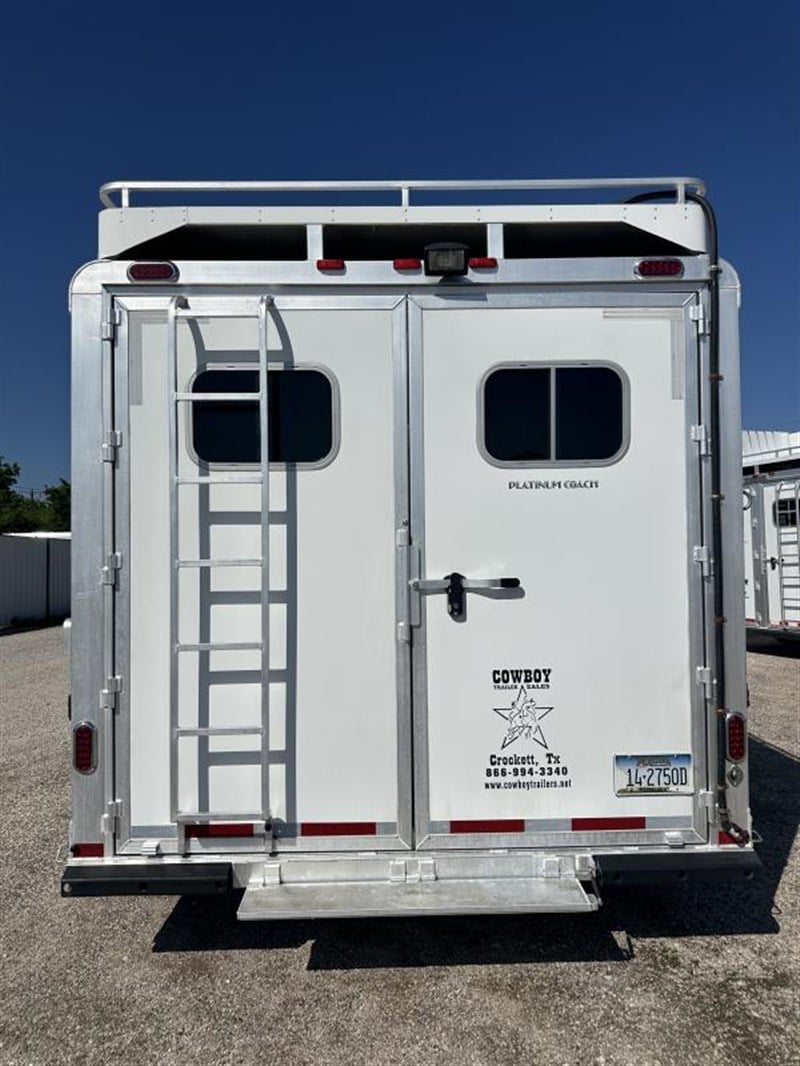 2019 Platinum Coach 8h gn polo w/ tack room & dressing room