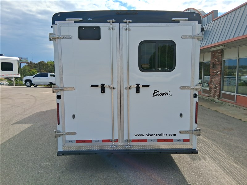 2026 Bison 8415 3 horse lq ranger j5105