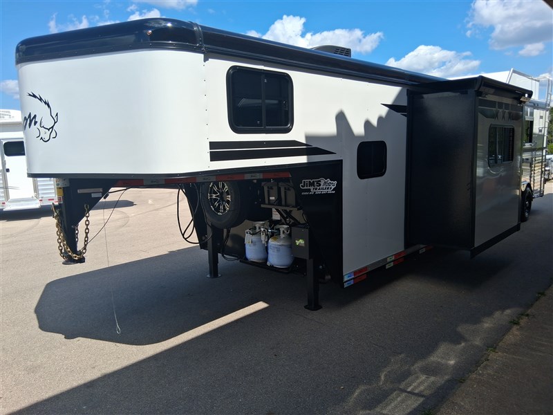 2026 Bison 8315 3 horse lq ranger j5104