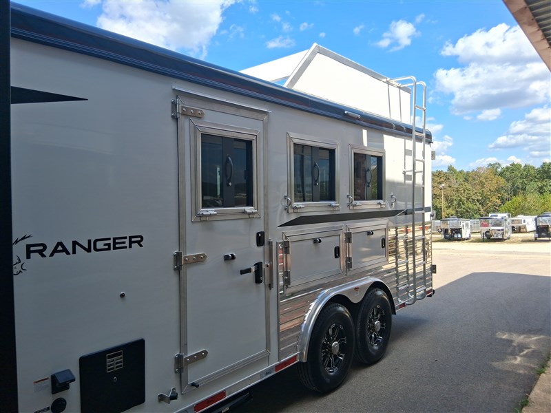 2026 Bison 8315 3 horse lq ranger j5104