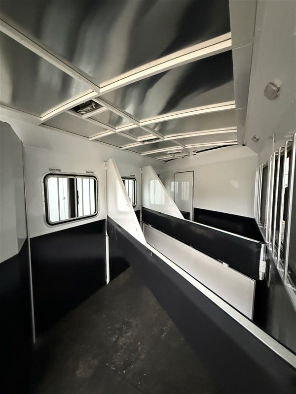 Trailer Photo 6