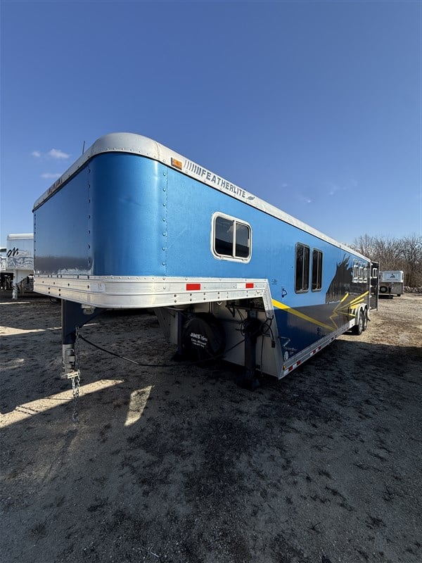 1990 Featherlite 1990 8310 with mid tack