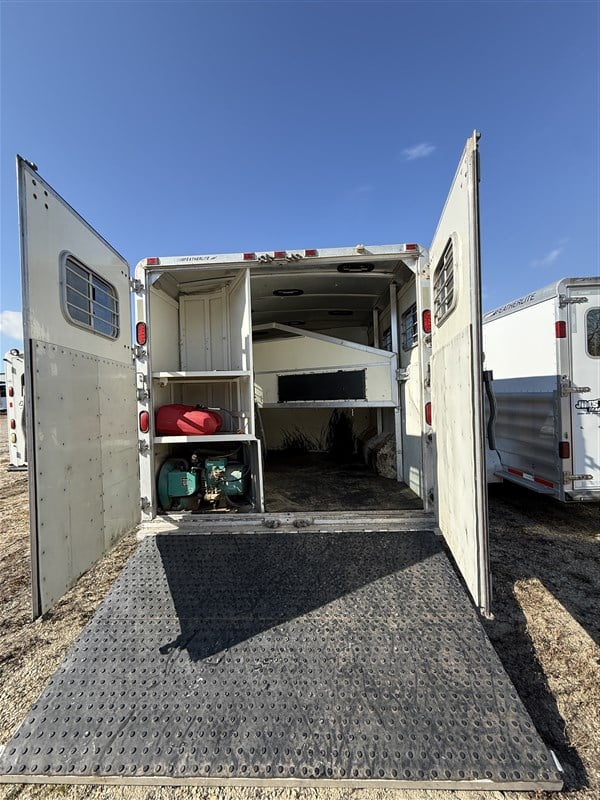 1990 Featherlite 1990 8310 with mid tack