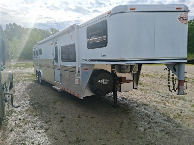 2000 Sundowner 8312 3 horse lq m3036
