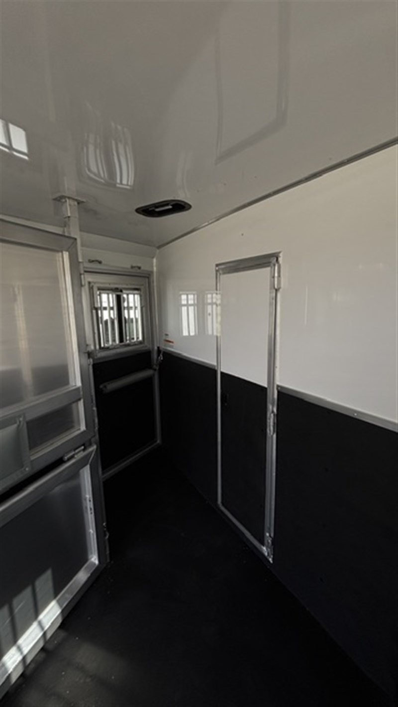 Trailer Photo 10