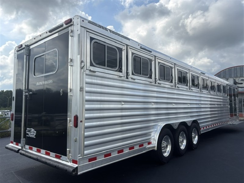 Trailer Photo 4