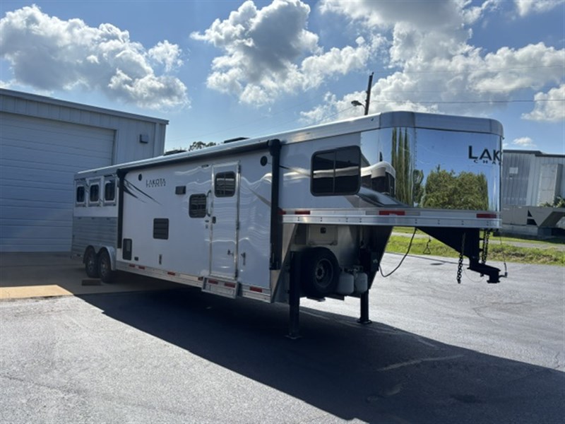 Trailer Photo 2