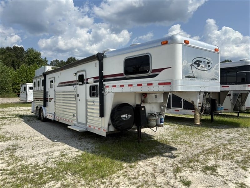 2005 4 Star 3 Horse With Generator 