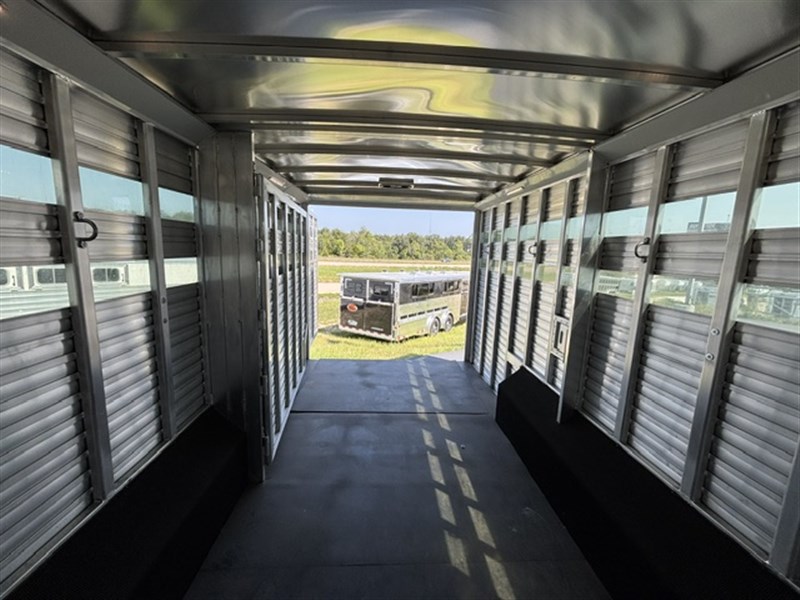 Trailer Photo 7