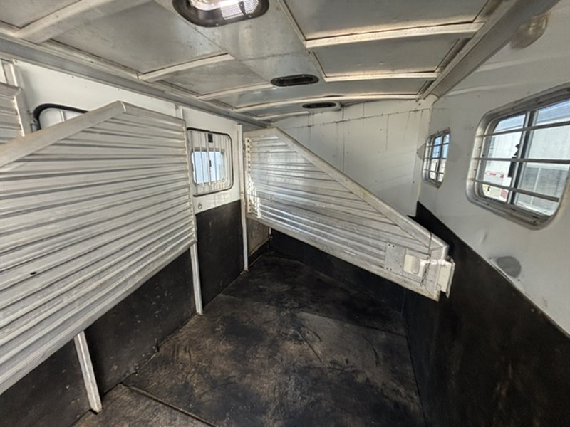 Trailer Photo 8
