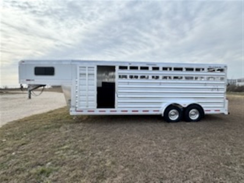 2026 Platinum Coach 22' c-sport stock combo trailer