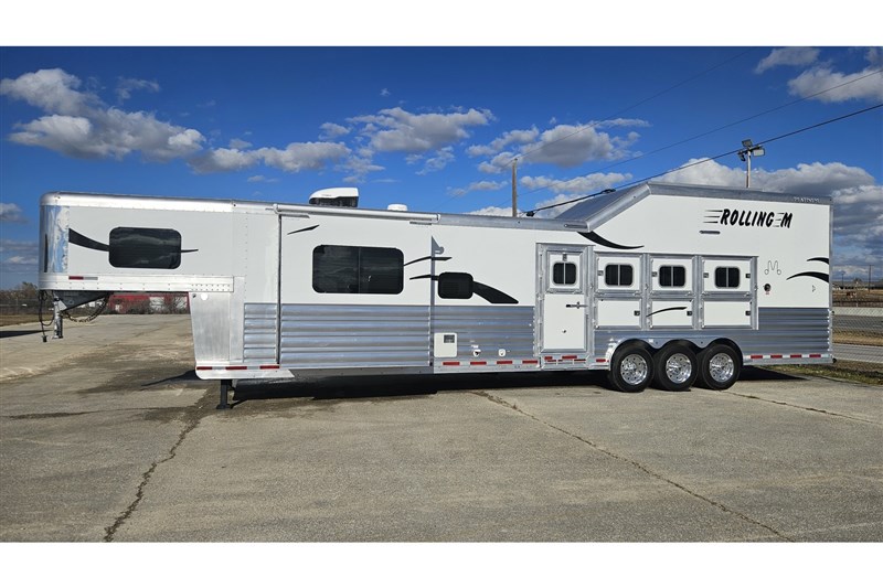 2026 Platinum Coach 4 horse 15'6 short wall living quarters trailer