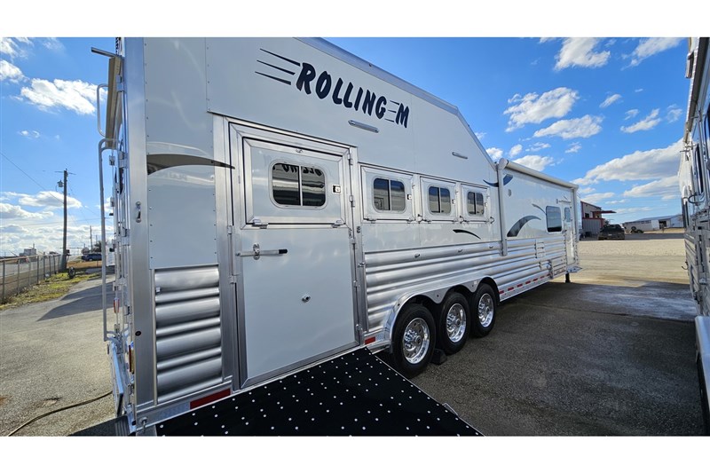 2026 Platinum Coach 4 horse 15'6 short wall living quarters trailer