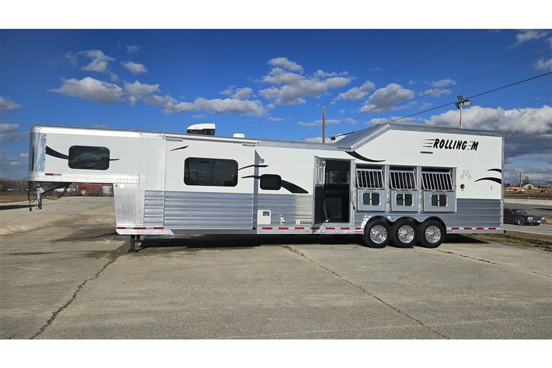 2026 Platinum Coach 4 horse 15'6 short wall living quarters trailer