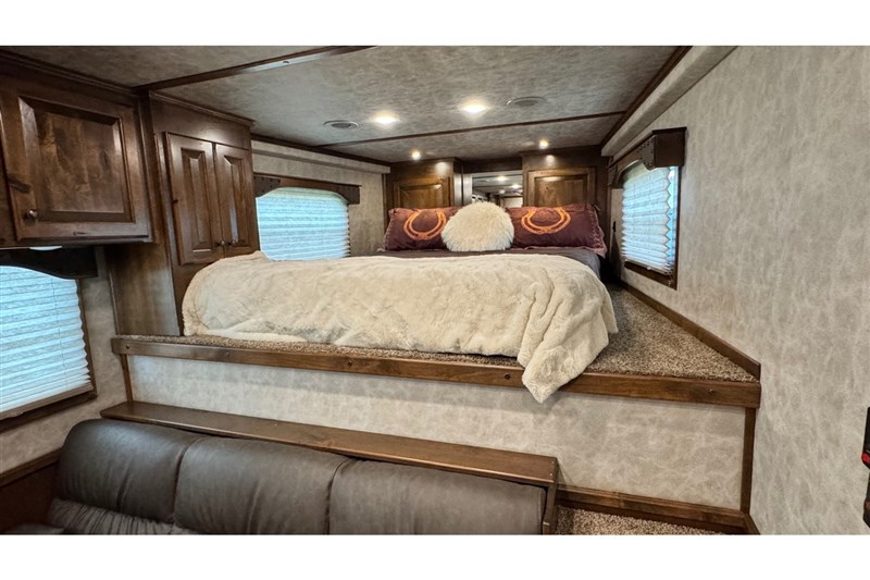 2026 Platinum Coach 3 horse 10'8 sw side load