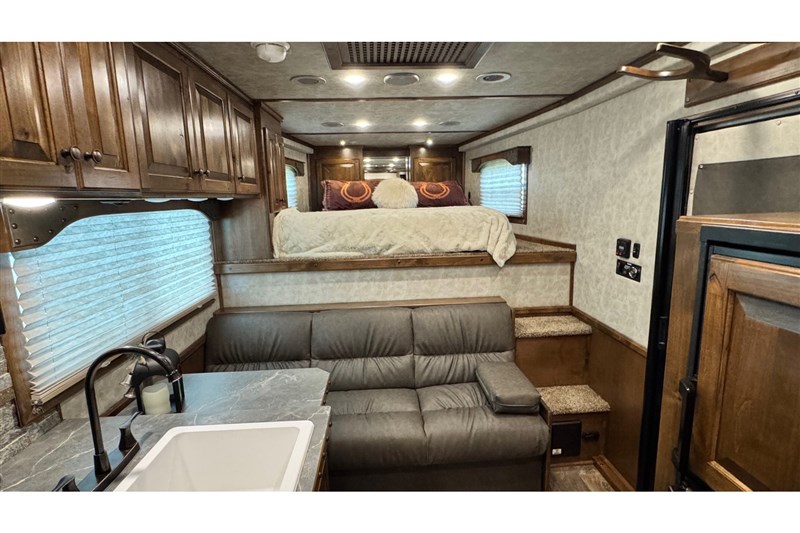 2026 Platinum Coach 3 horse 10'8 sw side load
