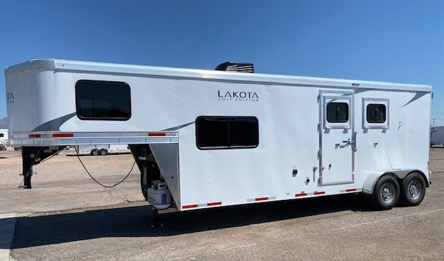 2022 Lakota 2 Horse Charger 9' SW