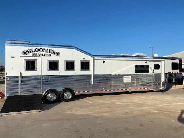 2022 Bloomer 4 Horse 15'6'' s/w by Outlaw Conversions 
