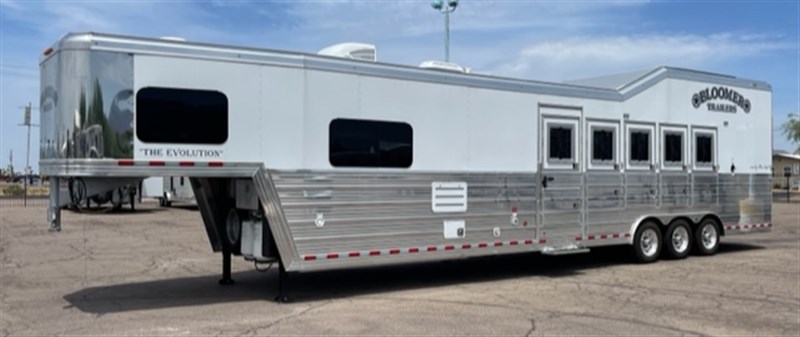 2022 Bloomer 5 Horse Side Load LQ 12'8'' by Outlaw Conversion