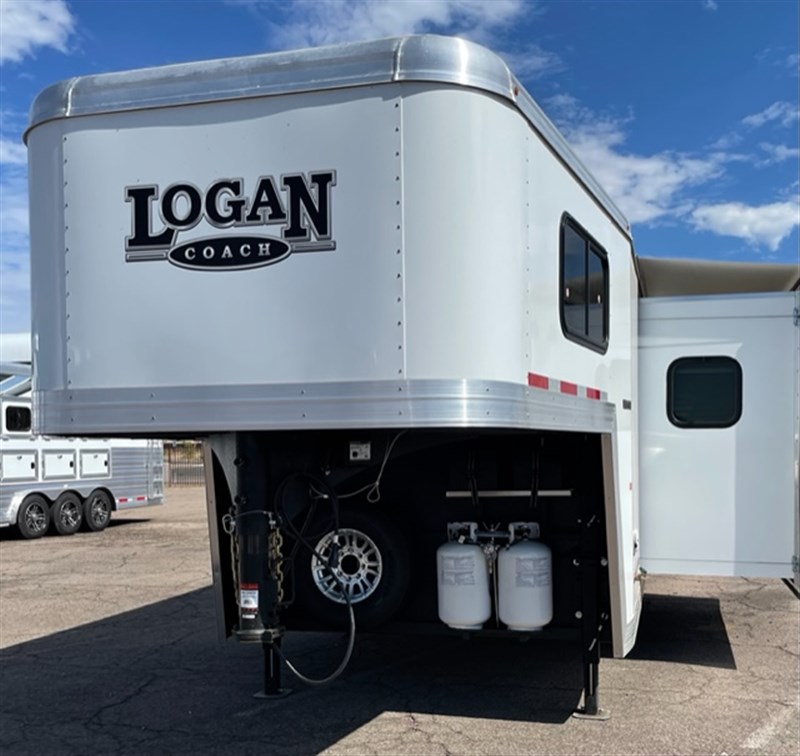 2022 Logan Coach SUPER SALE!!! 14' sw SIDE LOAD with Generator