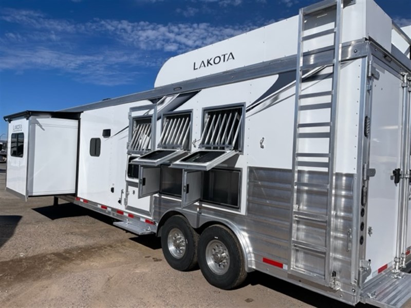 2023 Lakota Charger 3H 15' shortwall