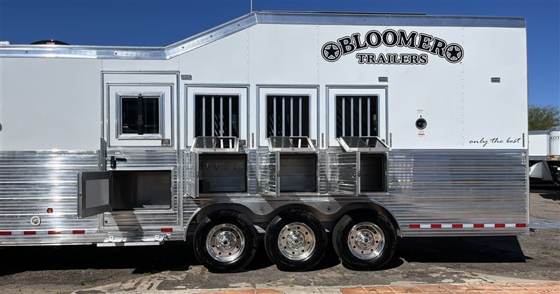 2024 Bloomer 4 horse side load with 18’ sw