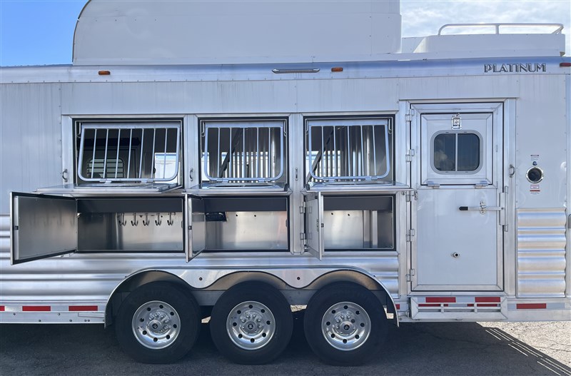 2024 Platinum Coach 4 horse reverse load with 17' sw