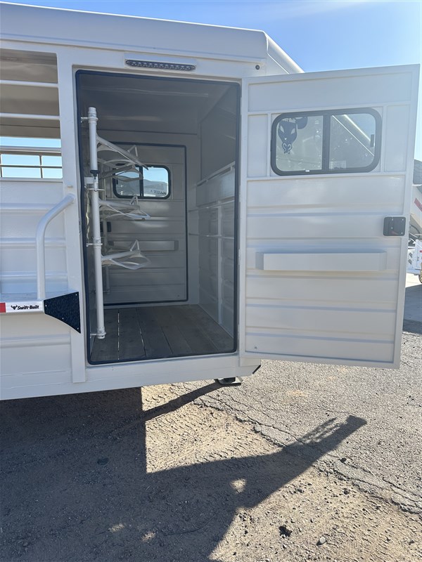 2024 Swift 28' s/c double tack w/ 8k axels and 14 ply tires