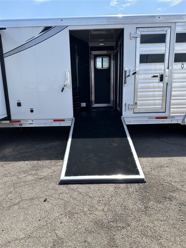 Trailer Photo 16