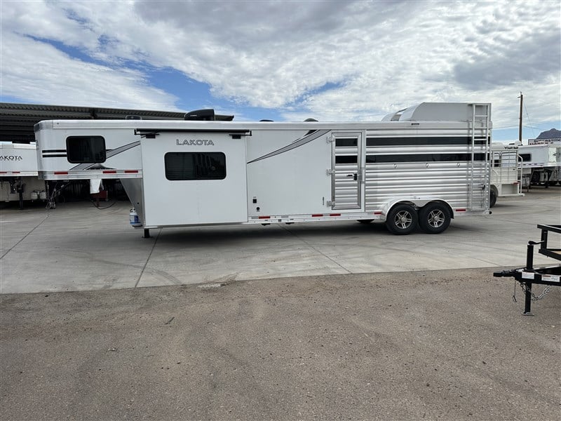 2025 Lakota 6'8" wide w/ 12' sw stock back