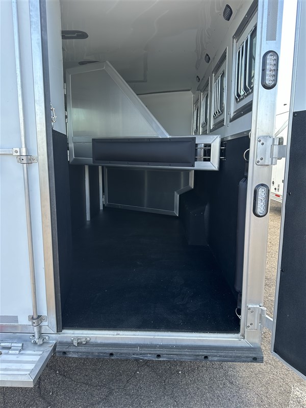 Trailer Photo 11