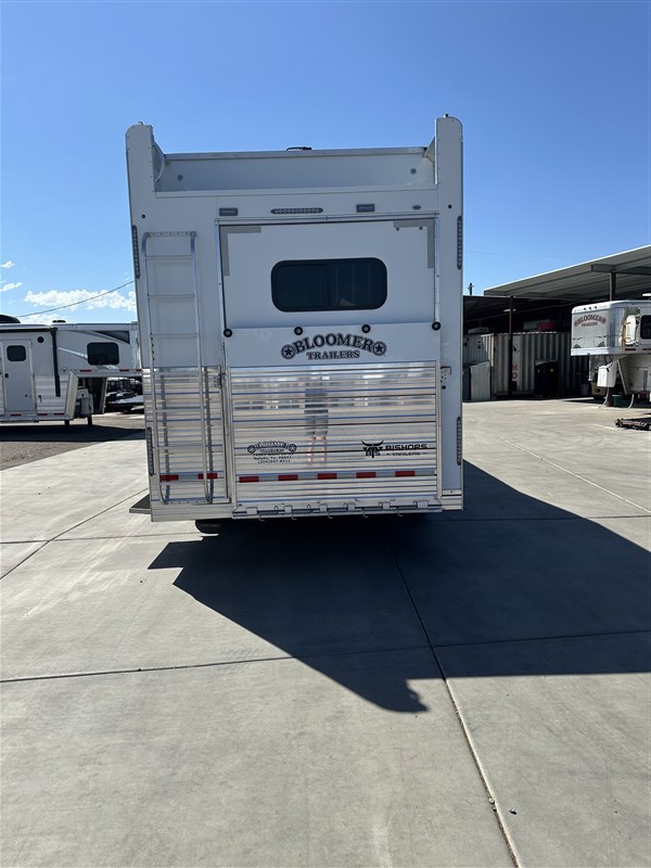 Trailer Photo 11