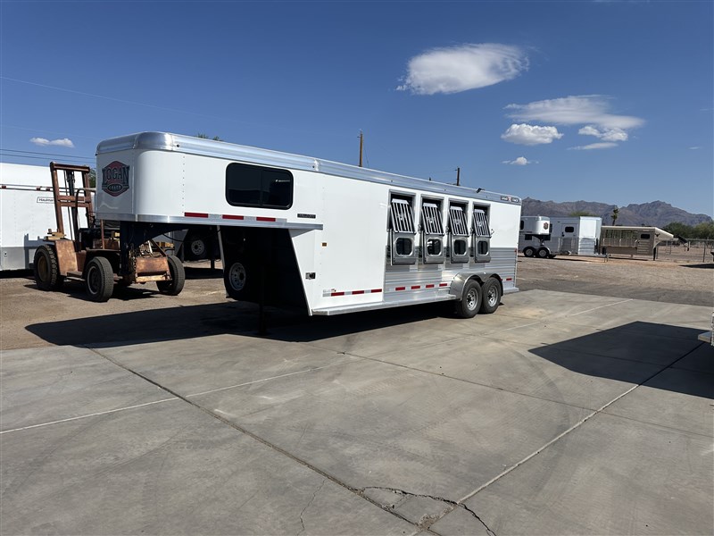 2025 Logan Coach 4 horse bullseye w/ side tack