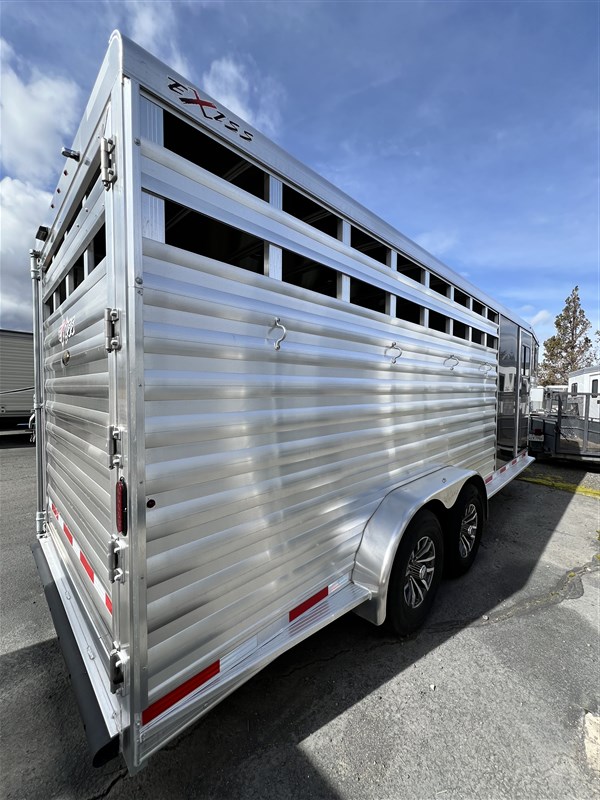 Trailer Photo 4