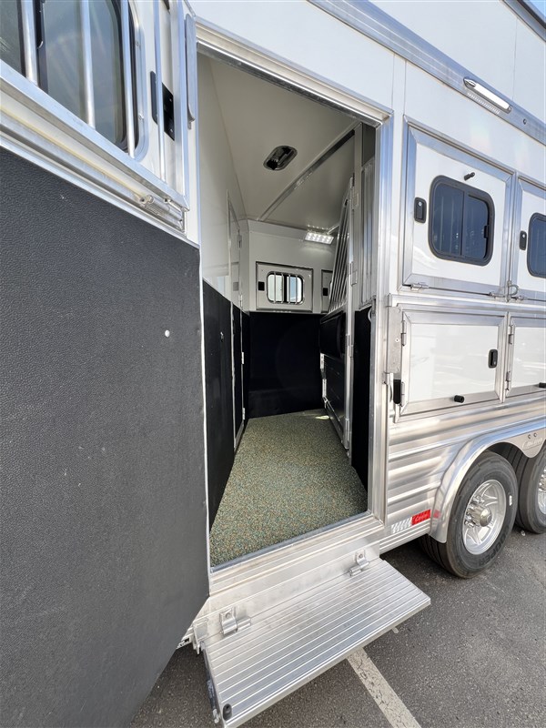 Trailer Photo 12