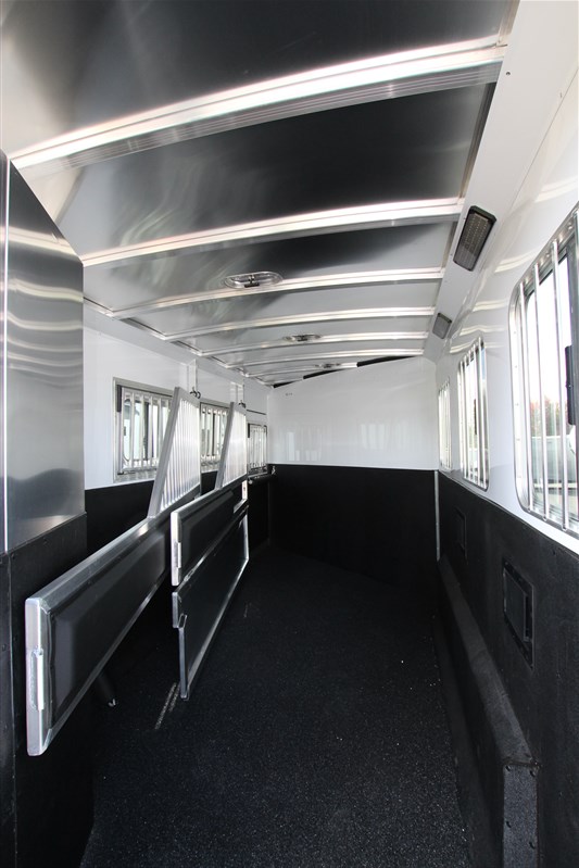 Trailer Photo 7