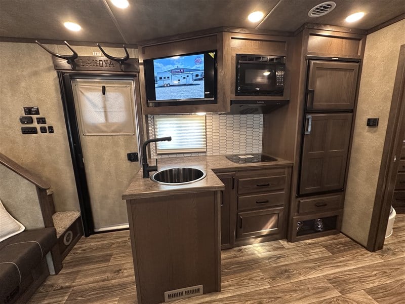 LakotaIN8315SR Infinity 3H w/ 15'SW LQ & 6' Slide12