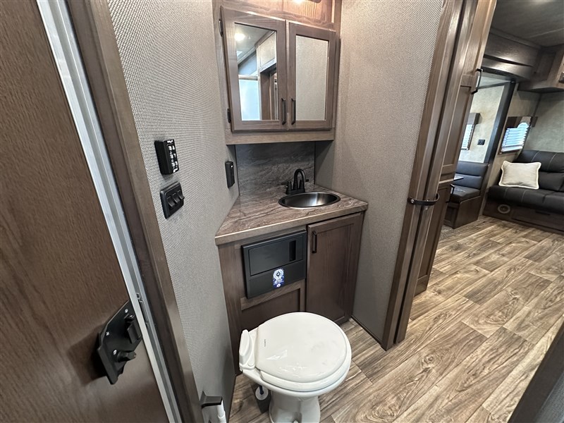 LakotaIN8315SR Infinity 3H w/ 15'SW LQ & 6' Slide13