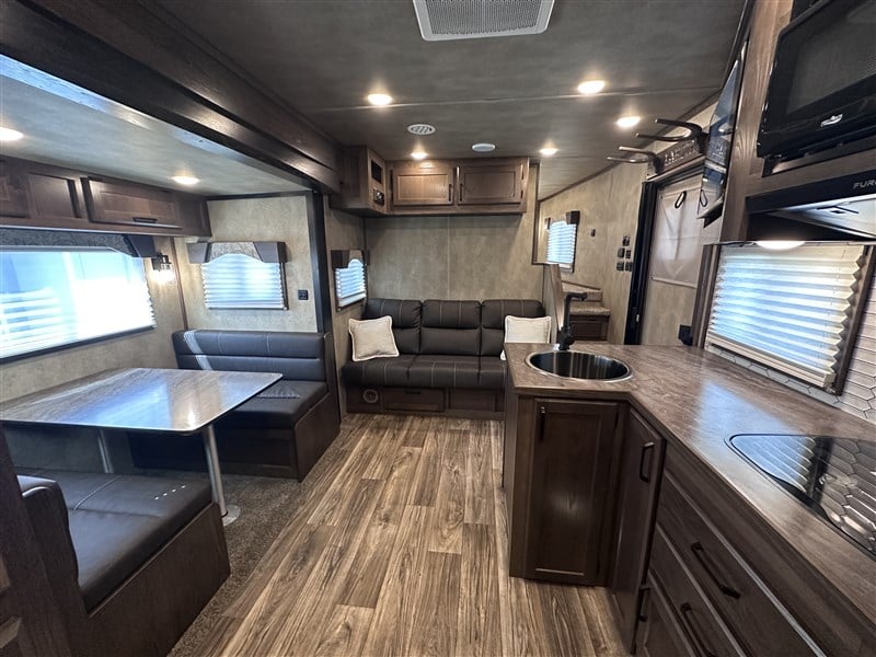 LakotaIN8315SR Infinity 3H w/ 15'SW LQ & 6' Slide16