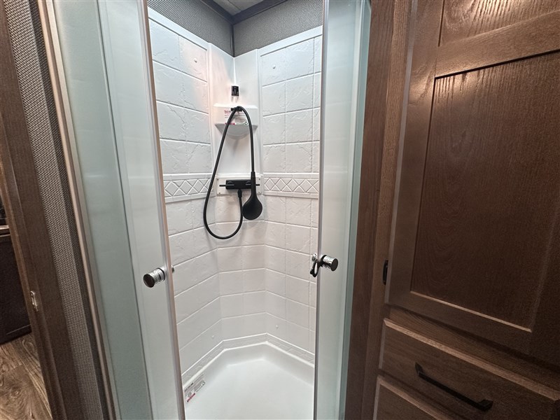 LakotaIN8315SR Infinity 3H w/ 15'SW LQ & 6' Slide15