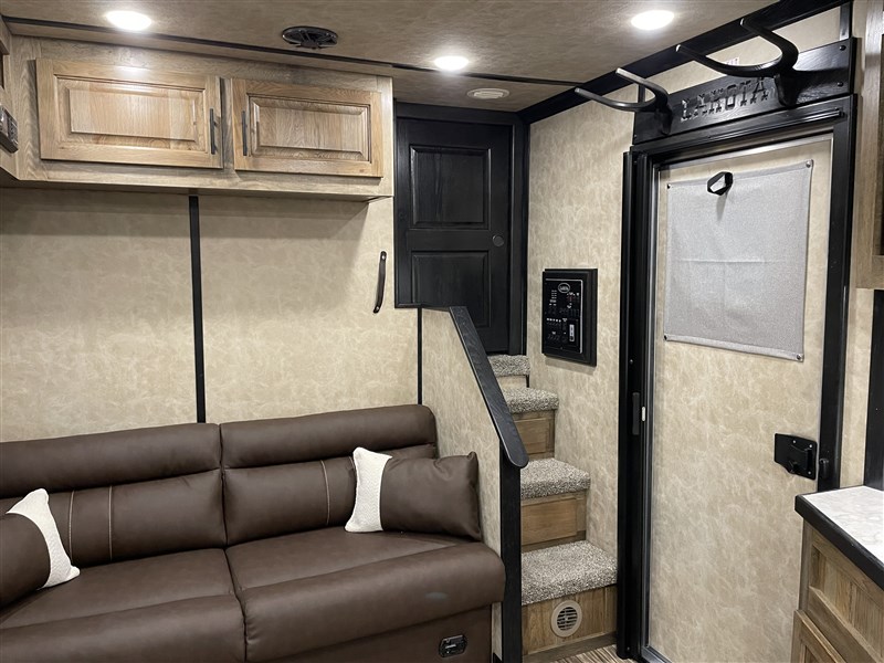 LakotaBI8316SR Bighorn 3H w/ 16'SW LQ & 9' Slide12