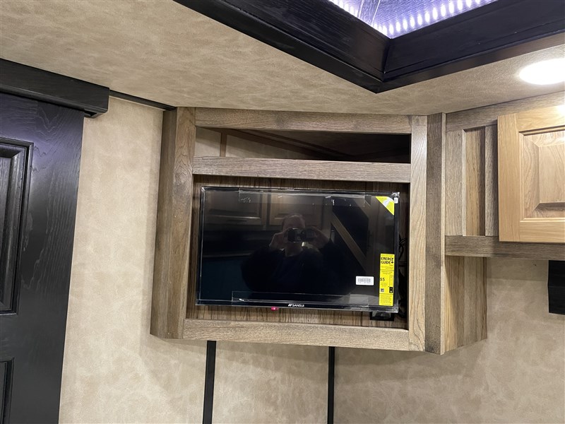 LakotaBI8316SR Bighorn 3H w/ 16'SW LQ & 9' Slide14